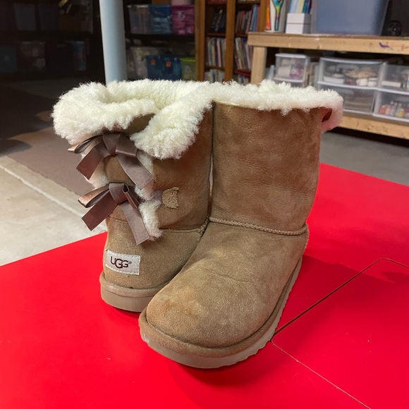 UGG Kids' Tan Boots with Bow Detail - Picture 1 of 5